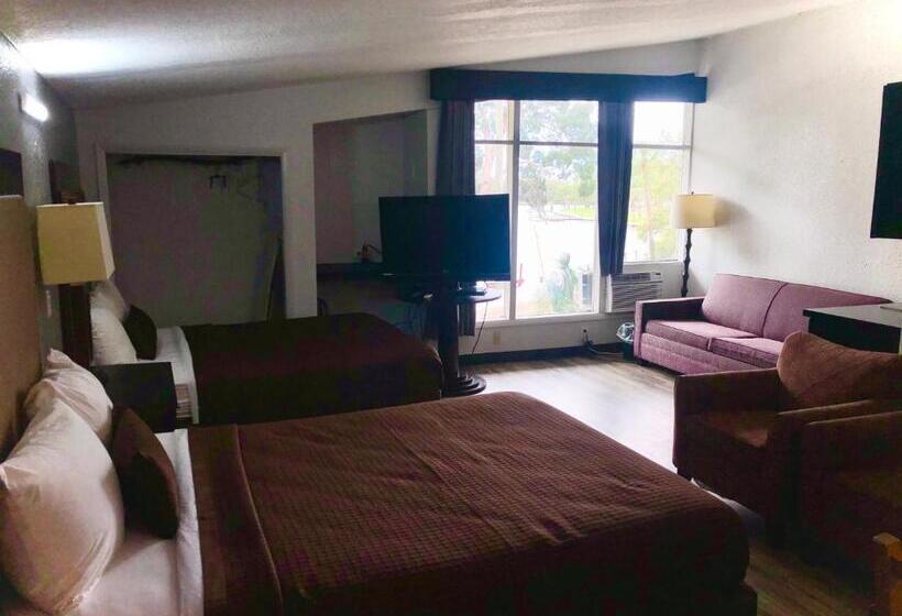 Standard studio with lake view, Tarpon Inn