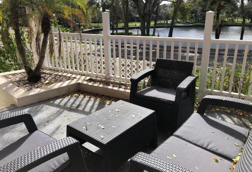 شقة بغرفة نوم واحدة, Tarpon Inn