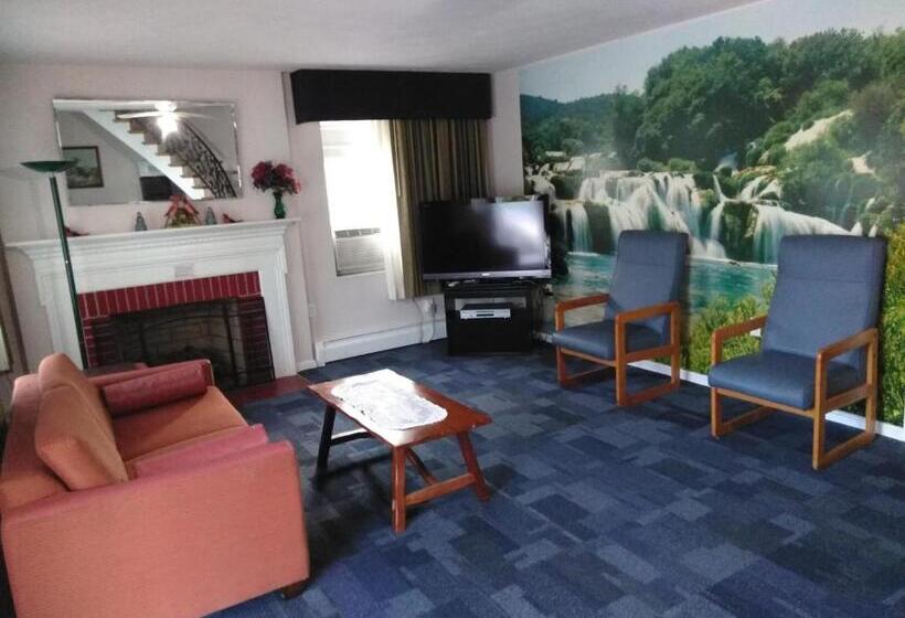 スイート, The Cardinal Inn