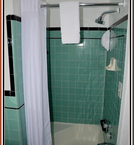 キングサイズベッドのスタンダードルーム, The Cardinal Inn