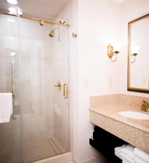 Deluxe Suite King Bed, The Cook Hotel And Conference Center At Lsu