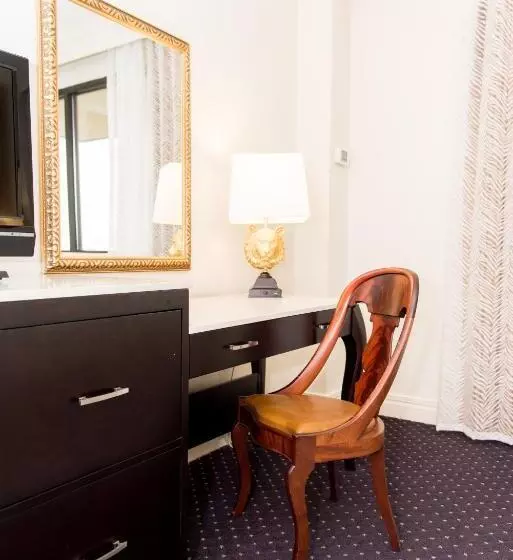 キングサイズベッドのスタンダードルーム, The Cook Hotel And Conference Center At Lsu