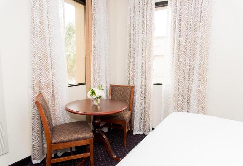 스탠다드 스튜디오 킹침대, The Cook Hotel And Conference Center At Lsu
