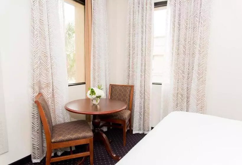 キングサイドベッドのスタンダードワンルーム, The Cook Hotel And Conference Center At Lsu