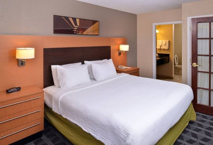جناح, Towneplace Suites Detroit Warren