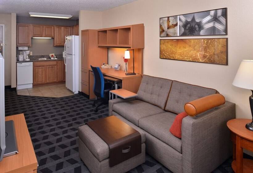 جناح, Towneplace Suites Detroit Warren