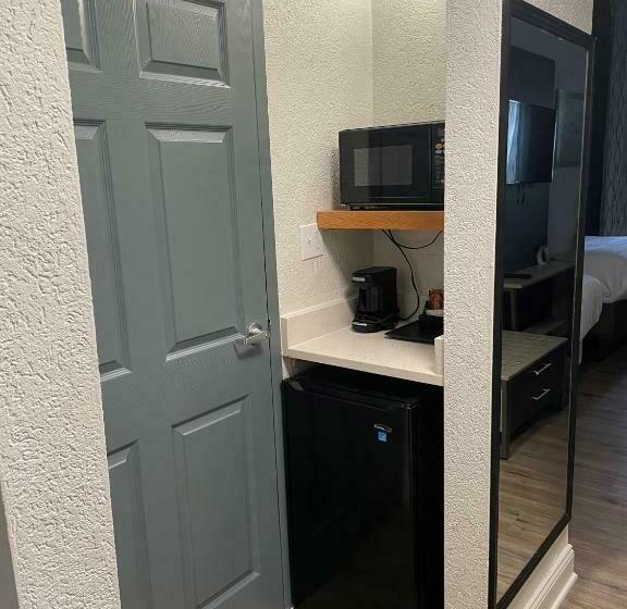 غرفة قياسية سرير ملكى لذوى الإحتياجات الخاصة, Wingate By Wyndham Savannah Gateway