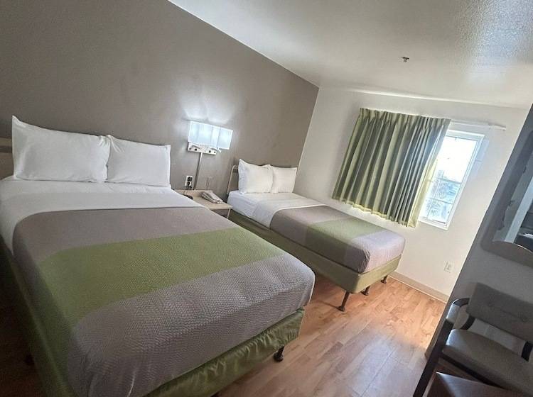 غرفه قياسيه سريرين مزدوجين, Studio 6fishers, In  Indianapolis