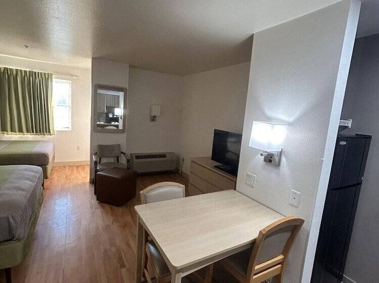 غرفه قياسيه سريرين مزدوجين, Studio 6fishers, In  Indianapolis