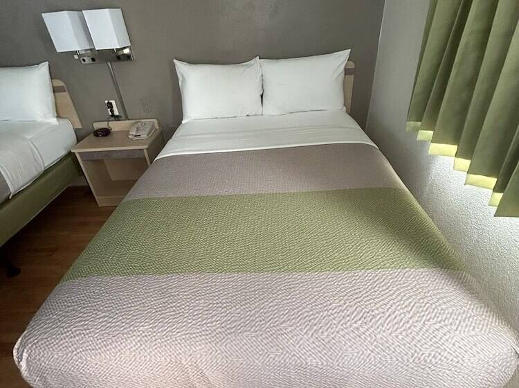 غرفه قياسيه سريرين مزدوجين, Studio 6fishers, In  Indianapolis