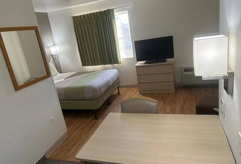 غرفه قياسيه سريرين مزدوجين, Studio 6fishers, In  Indianapolis