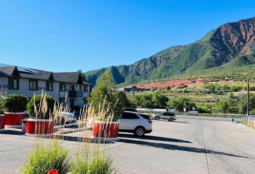 キングサイズベッドのスタンダードルーム, Adventure Inn   Glenwood Springs