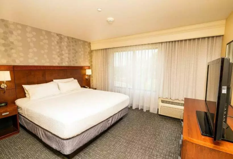 キングサイズベッドのスタンダードルーム, Courtyard By Marriott Kingston