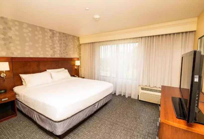 身障者適用キングサイズベッドルーム, Courtyard By Marriott Kingston