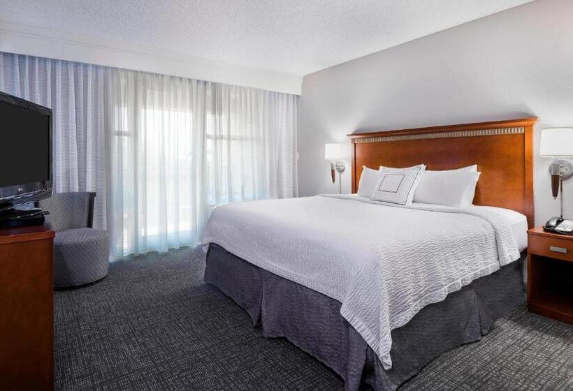 스위트 킹사이즈 침대, Courtyard By Marriott Little Rock Downtown