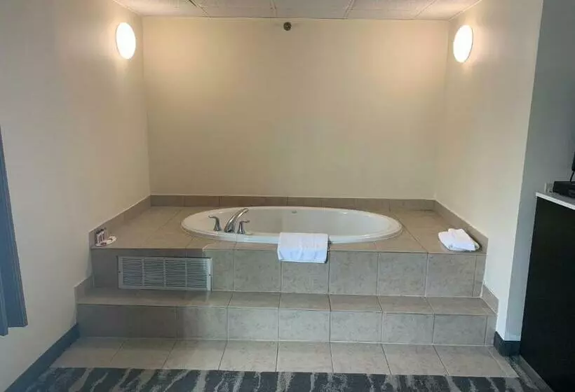キングサイズベッドのデラックスルーム, Days Inn By Wyndham Budd Lake