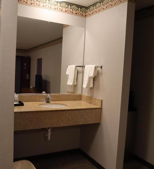Люкс 3 Спальни, Express Inn & Suites Eugene