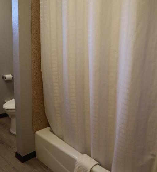 Люкс 3 Спальни, Express Inn & Suites Eugene