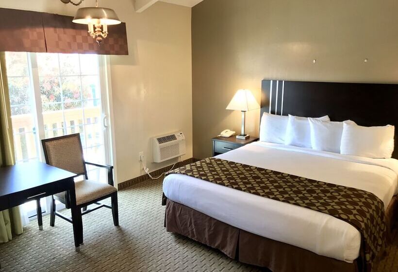 Номер Deluxe с Балконом, Fireside Inn