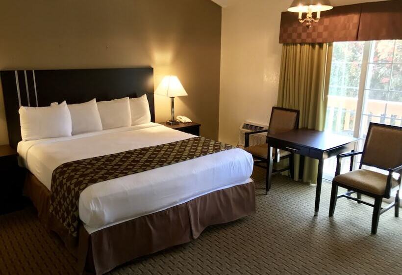 Номер Deluxe с Балконом, Fireside Inn
