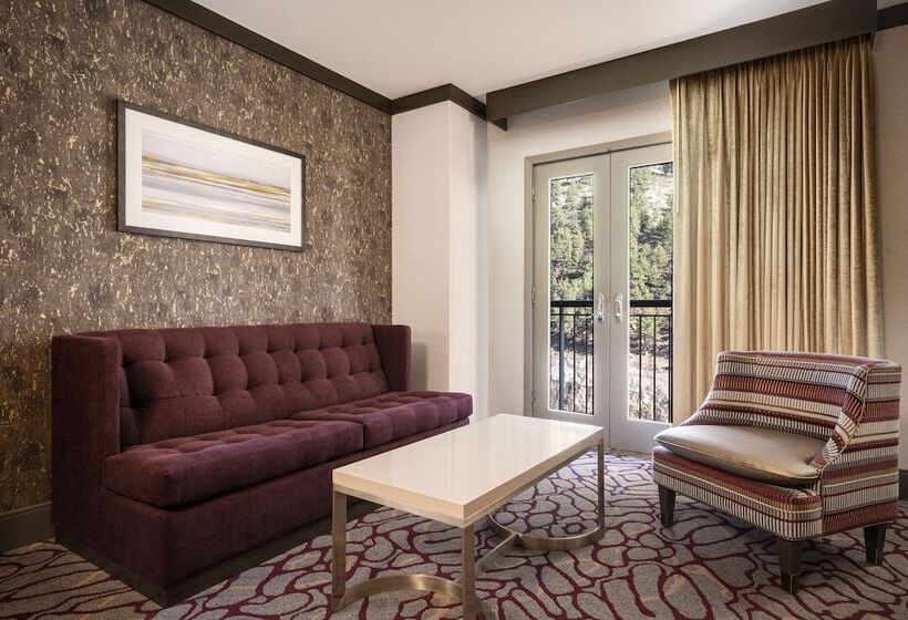 جناح جونيور, Horseshoe Black Hawk