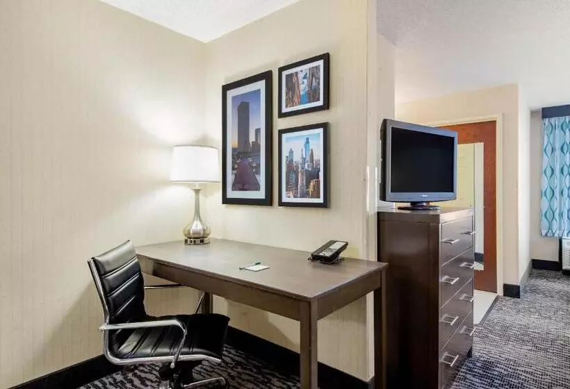 キングサイズベッドのデラックススイート, La Quinta By Wyndham Newark Elkton
