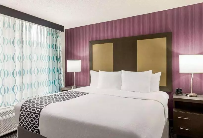 キングサイズベッドのデラックススイート, La Quinta By Wyndham Newark Elkton