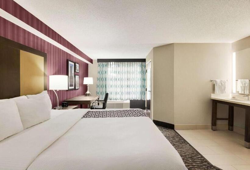 غرفة قياسية سرير كينج لذوى الإحتياجات الخاصة, La Quinta By Wyndham Newark   Elkton