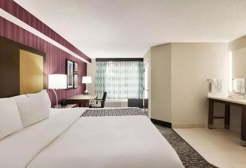 身障者適用キングサイズベッドルーム, La Quinta By Wyndham Newark Elkton