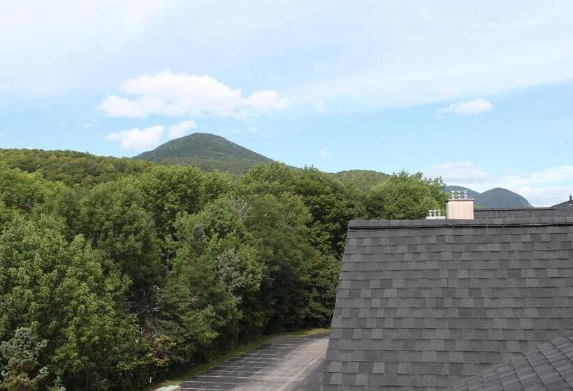 غرفة عائلية مطلّة علي الجبل, Nordic Inn Condominium Resort