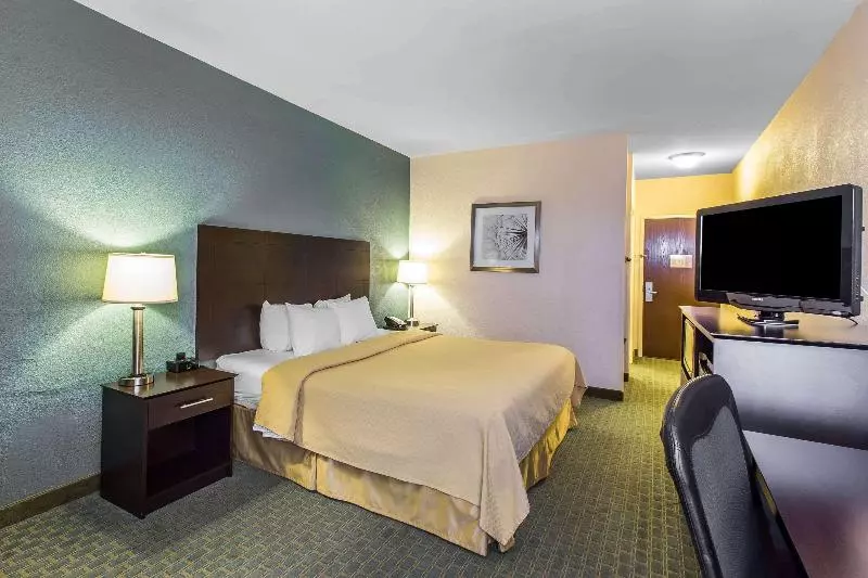 キングサイズベッドのスタンダードルーム, Quality Inn