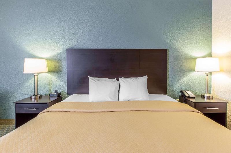 스탠다드 룸 킹사이즈 침대, Quality Inn