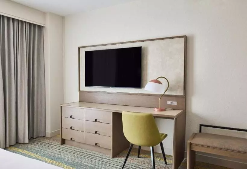 キングサイズベッドのスタンダードルーム, Renaissance Phoenix Glendale Hotel & Spa