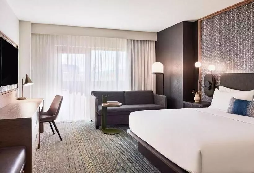 キングサイズベッドのスタンダードルーム, Renaissance Phoenix Glendale Hotel & Spa