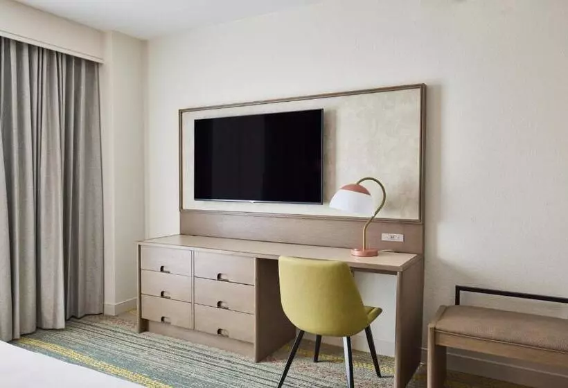 キングサイズベッドのスタンダードルーム, Renaissance Phoenix Glendale Hotel & Spa
