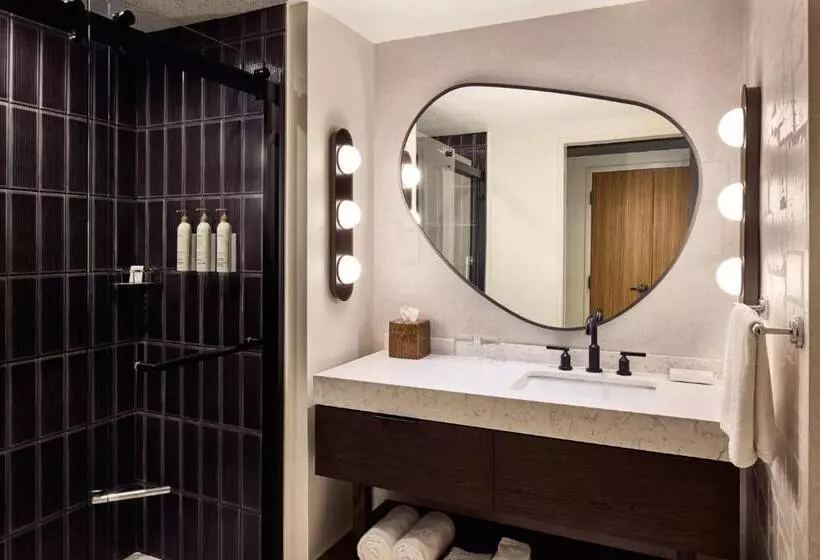 キングサイズベッドのスタンダードルーム, Renaissance Phoenix Glendale Hotel & Spa