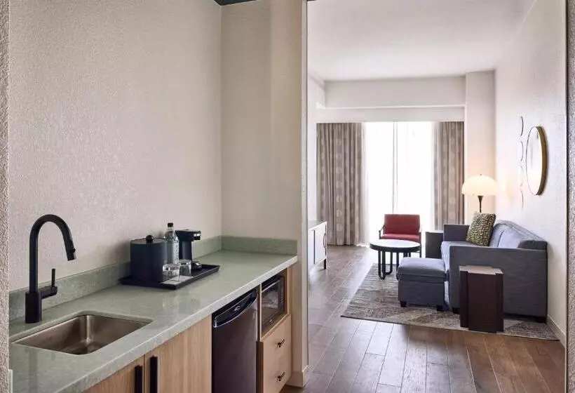 キングサイズベッドのスイートルーム, Renaissance Phoenix Glendale Hotel & Spa