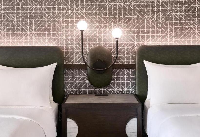 غرفه قياسيه سريرين مزدوجين, Renaissance Phoenix Glendale Hotel & Spa