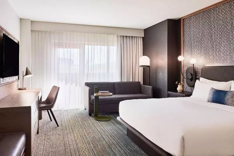 キングサイズベッドのスイートルーム, Renaissance Phoenix Glendale Hotel & Spa