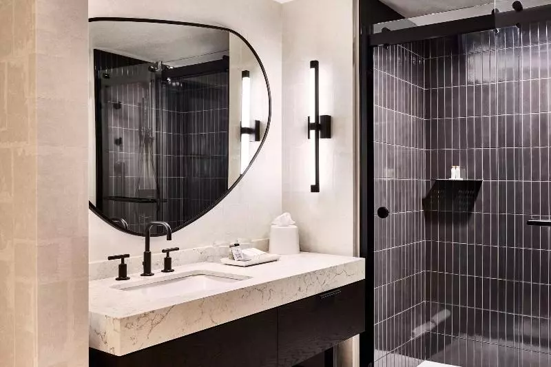 キングサイズベッドのスイートルーム, Renaissance Phoenix Glendale Hotel & Spa