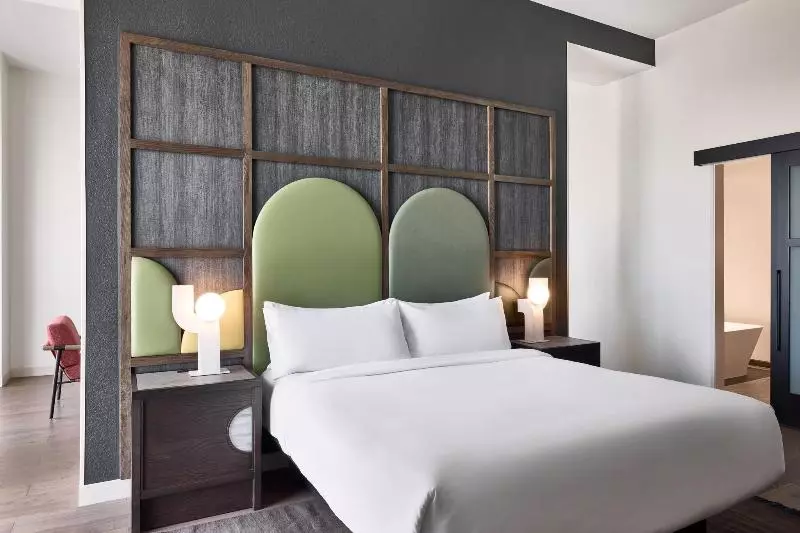 キングサイズベッドのスイートルーム, Renaissance Phoenix Glendale Hotel & Spa