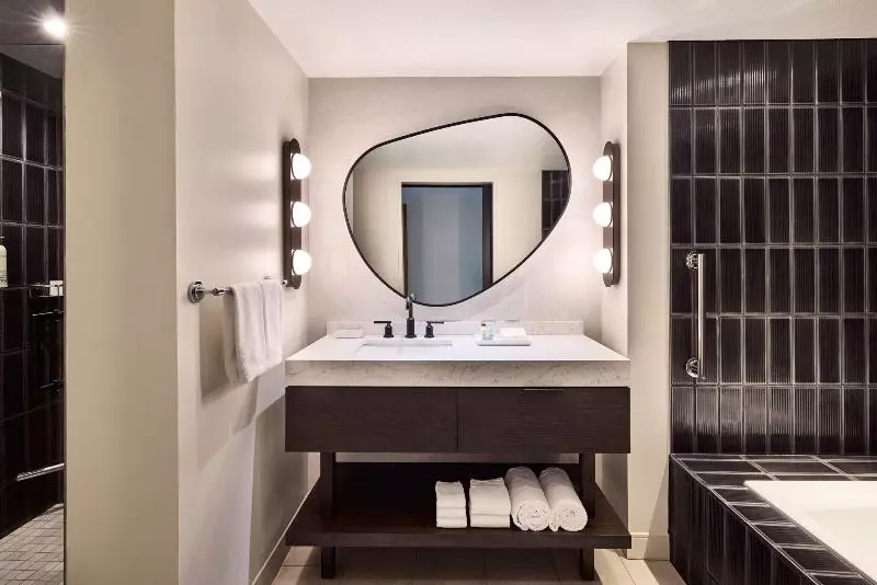 キングサイズベッドのスイートルーム, Renaissance Phoenix Glendale Hotel & Spa