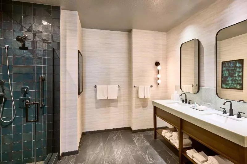 キングサイズベッドのスイートルーム, Renaissance Phoenix Glendale Hotel & Spa