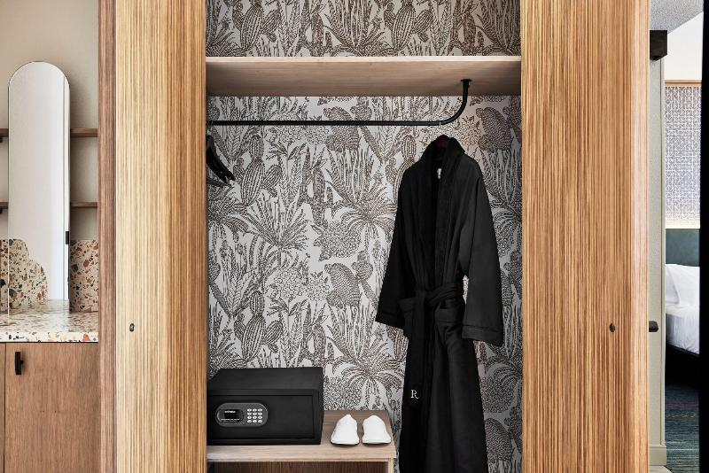 جناح سرير كينج, Renaissance Phoenix Glendale Hotel & Spa