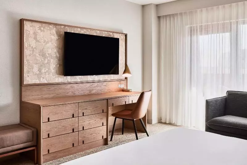 キングサイズベッドのスタンダードルーム, Renaissance Phoenix Glendale Hotel & Spa