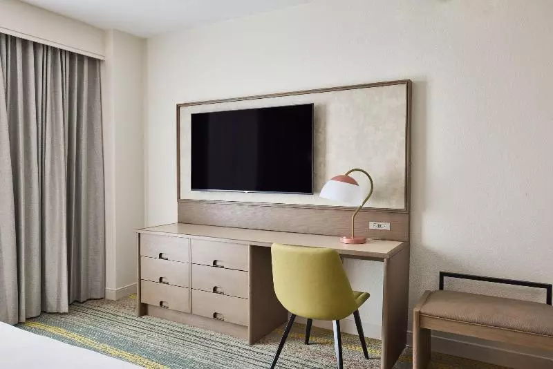キングサイズベッドのスタンダードルーム, Renaissance Phoenix Glendale Hotel & Spa
