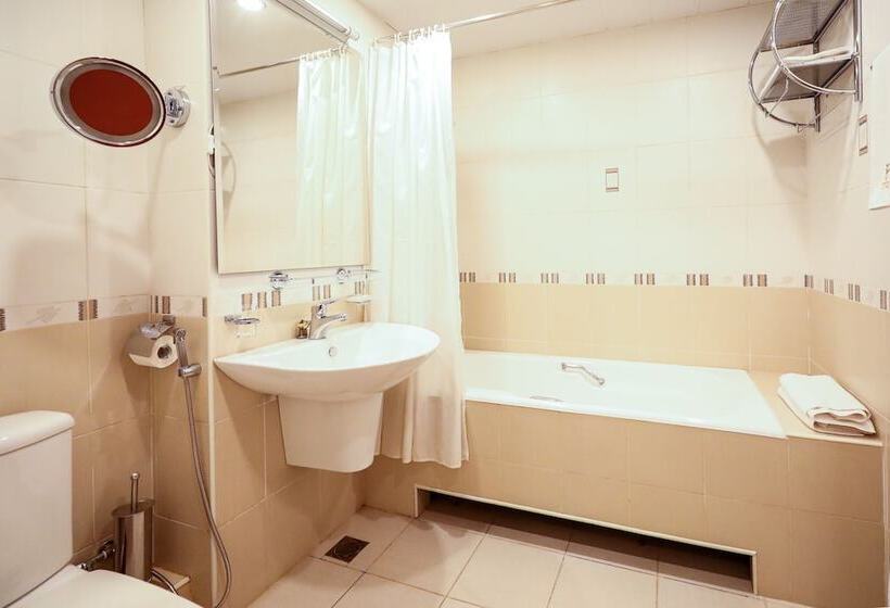 스위트, Latar Hotel Complex