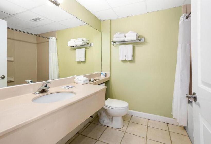 스위트 킹사이즈 침대, Tidelands Caribbean Boardwalk Hotel And Suites