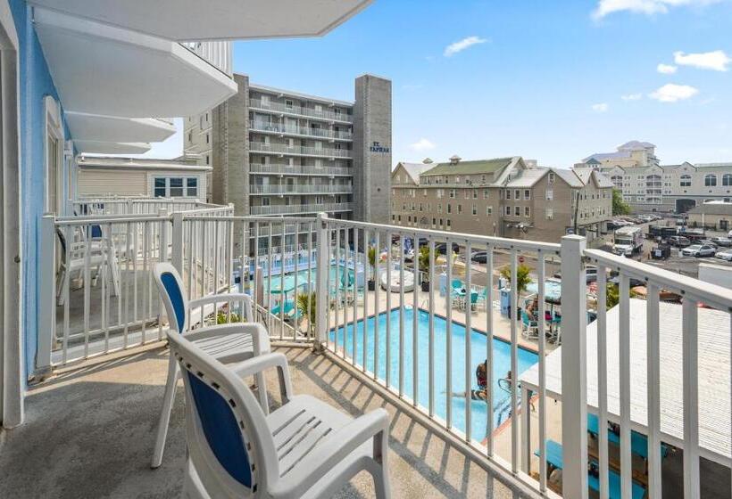 스위트 킹사이즈 침대, Tidelands Caribbean Boardwalk Hotel And Suites