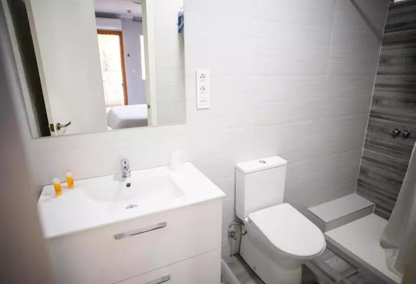 اتاق استاندارد یک نفره, Hostal Alba